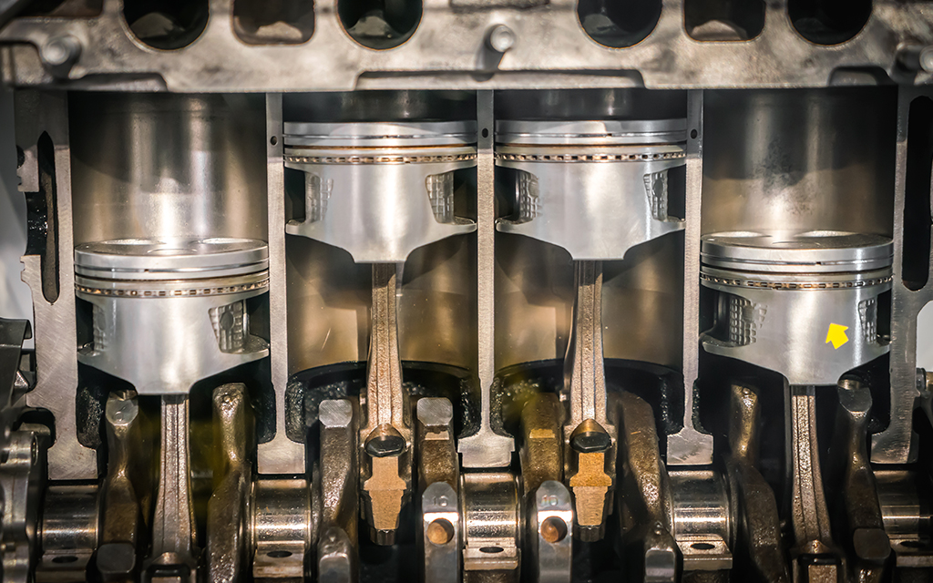 Engine pistons cross section.