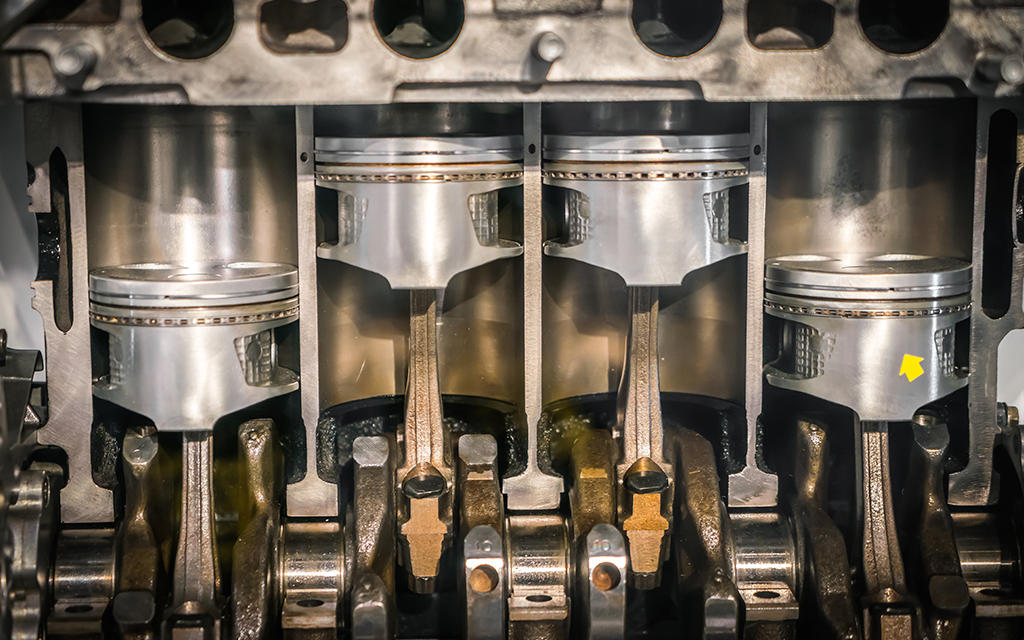 Engine pistons cross section.