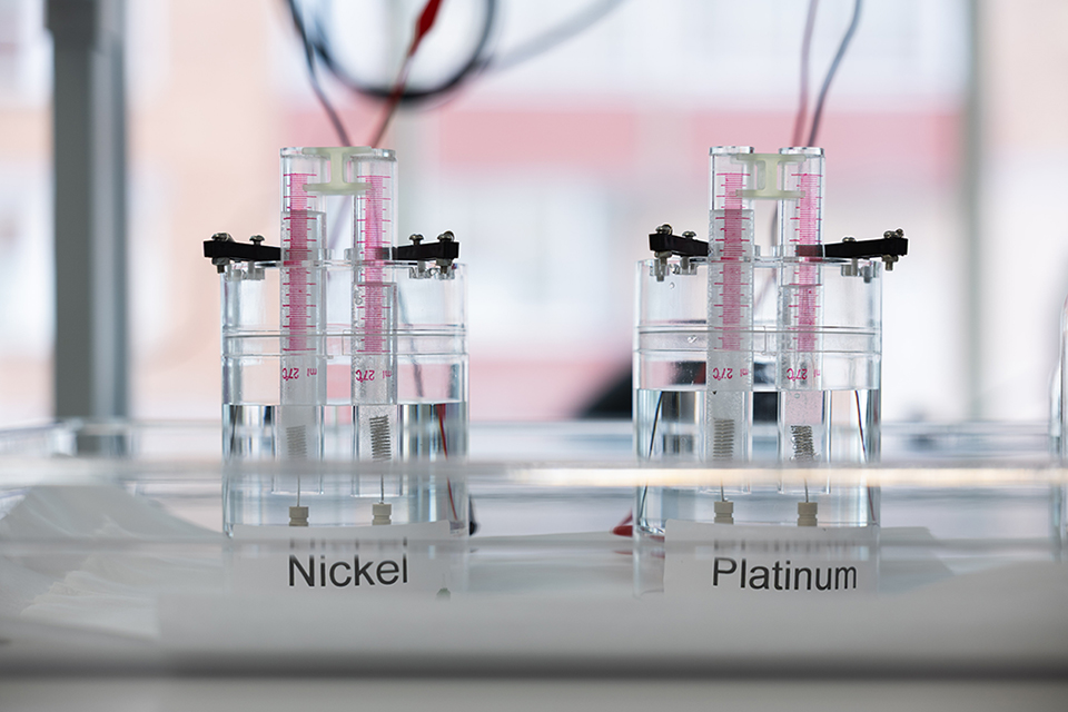 Laboratory setup comparing nickel and platinum electrodes in water treatment experiments